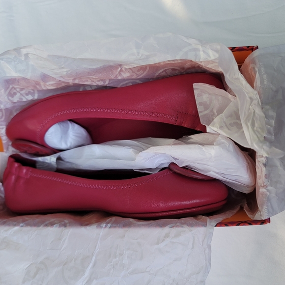 TORY BURCH Dark Azalea  Minnie Travel Ballet with Logo Embossed Nappa Leather - Picture 11 of 12